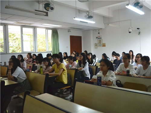 同学们认真听讲 同学们认真听讲