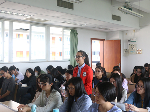 同学向王琼书记分享自己的人生规划 同学向王琼书记分享自己的人生规划